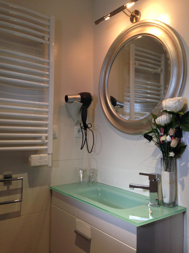 Bathroom 3, El Jardin, Cantabria