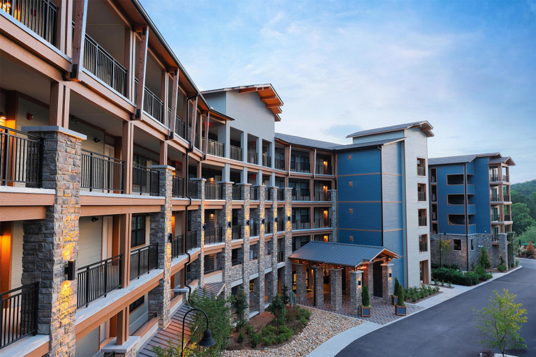 Exterior & Views