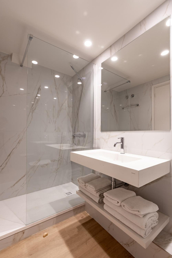 Bathroom 3, Caterina 1840 N2, Barcelona