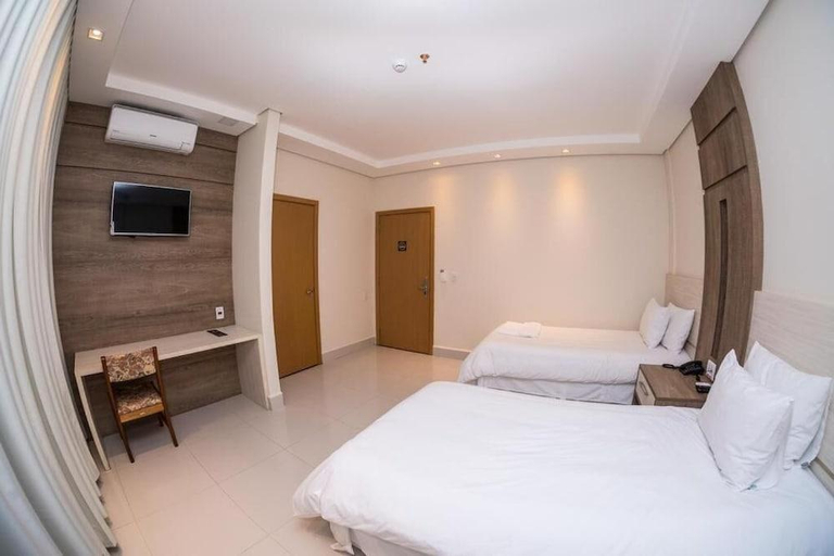 Bedroom 2, HD Park Hotel, Assis