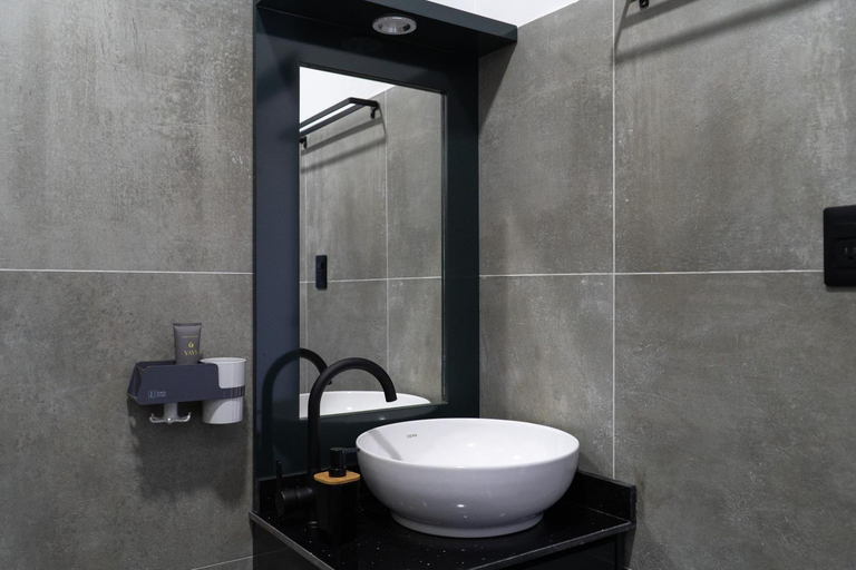 Bathroom 3, Yasmin Luxury Resort, Blauwgrond