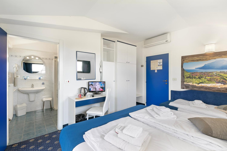 Bedroom 3, Bike And Wind Hotel Villa Maria, Trento
