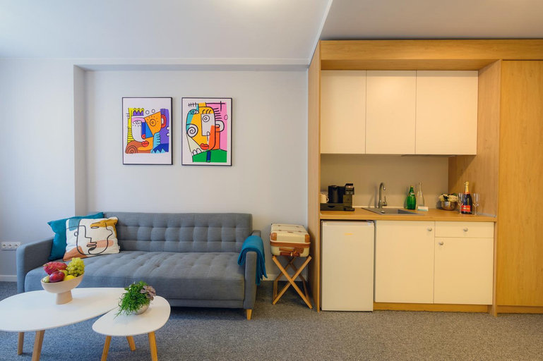 Others 4, LOCATION HOTEL, Stolichna
