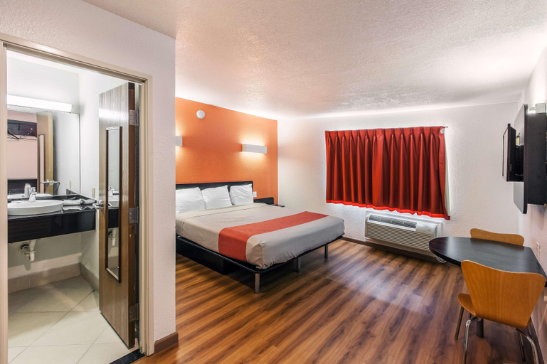 Bedroom 3, Motel 6 Dallas, TX - South, Dallas