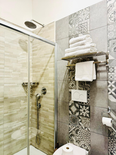 Bathroom 5, Tawhid Accomodation, Rome