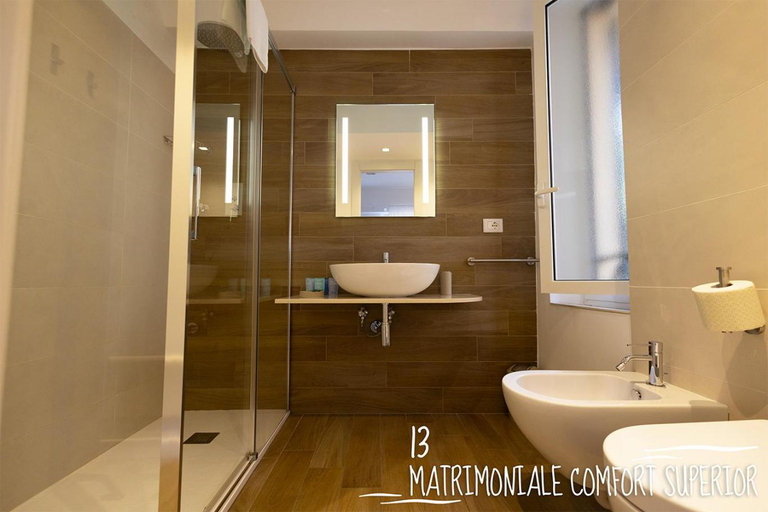 Bathroom 3, Albergo Augusta B&B, Genova
