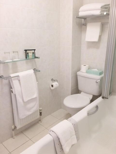 Bathroom 4, Arundel House Hotel, Cambridgeshire