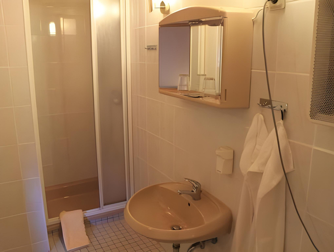 Bathroom 2, Sporthotel Wernigerode, Harz