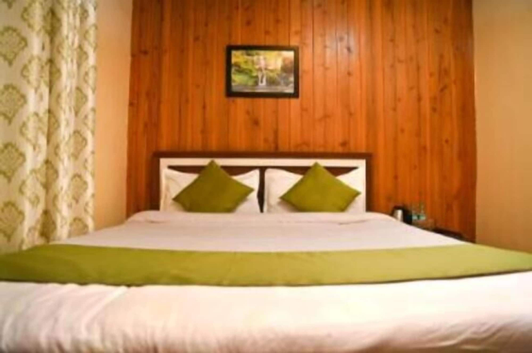 Bedroom 5, Hotel Pine Crest Inn, Darjiling