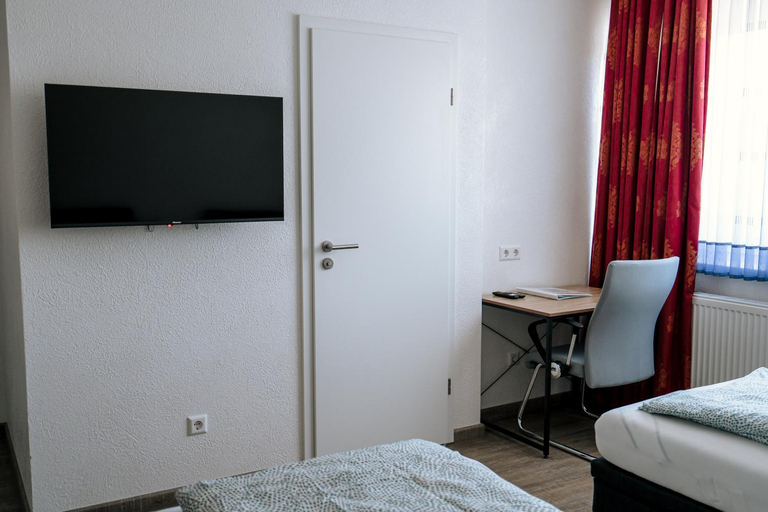 Bedroom 2, Dill Hotel, Peine