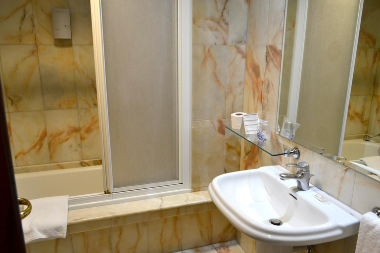 Bathroom 4, Alda El Suizo, A Coruña