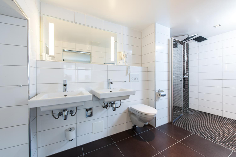 Bathroom 4, First Hotel Victoria, Hamar
