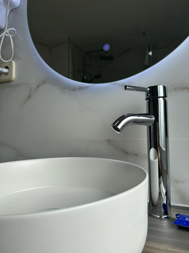 Bathroom 2, Hostal Fronton, Madrid