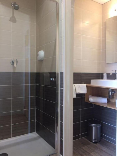 Bathroom 5, hotel de la Paix, Charente-Maritime