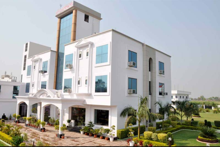 Exterior & Views