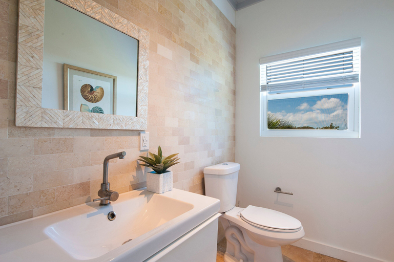 Bathroom 4, Windchat 5 Bedroom Estate
