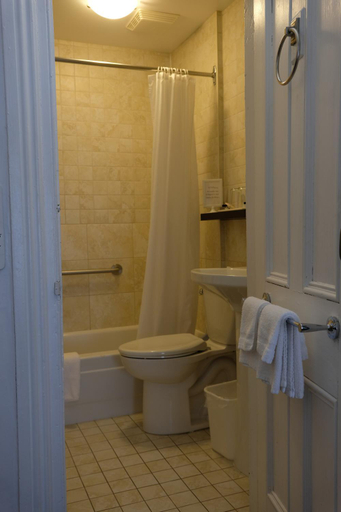 Bathroom 4, Au Petit Hotel, Communauté-Urbaine-de-Québec