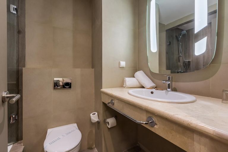 Bathroom 4, Ibis Marrakech Centre Gare Hotel, Marrakech