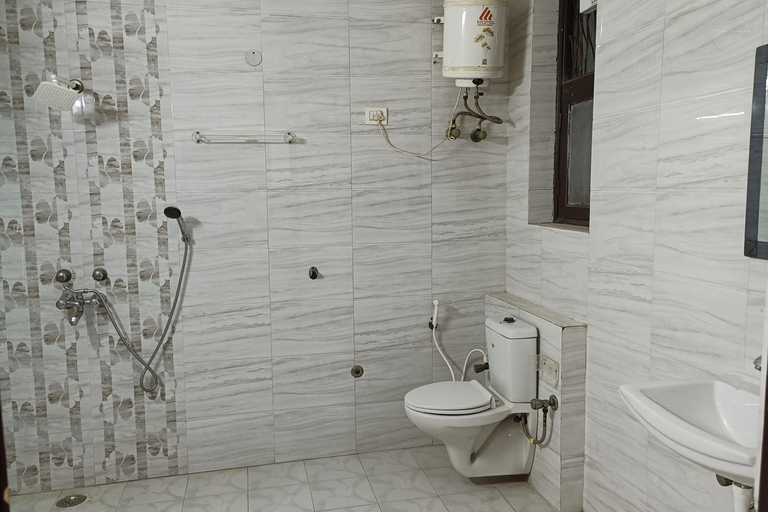 Bathroom 4, Hotel Shree Sai Dham Near New Delhi Railway Station, Paharganj, Delhi