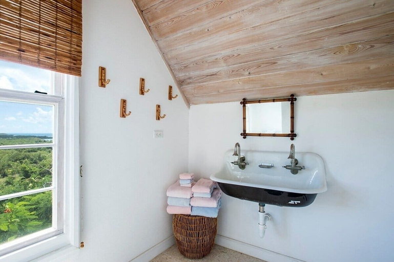Bathroom 4, Buccaneer Hill 6 Bedroom Home