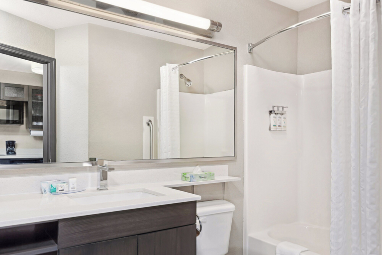 Bathroom 5, Candlewood Suites APPLETON, Outagamie