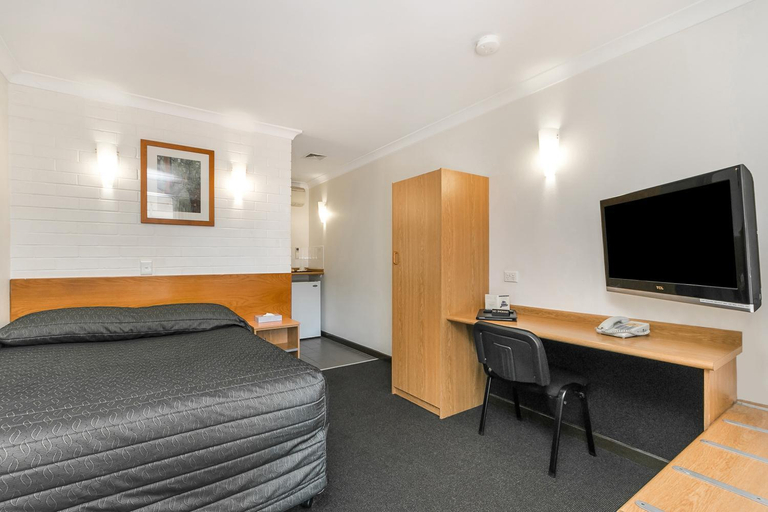 Bedroom 2, Flag Motor Lodge, Perth
