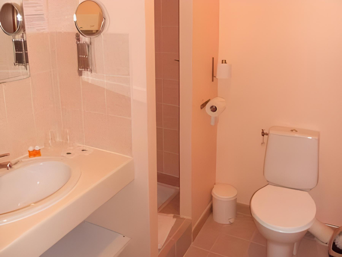 Bathroom 4, Hotel Les Gabarres, Lot