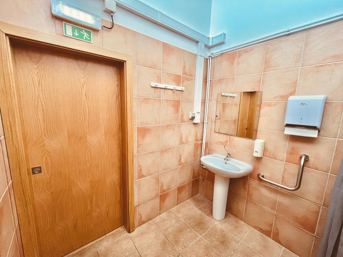 Bathroom 3, RockSchoolHostel, Lagos
