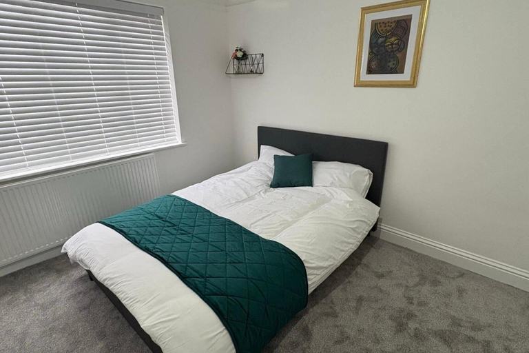 Room 2, Central Chelmsford 2-bed Apt, 5 Mins to Station, Essex