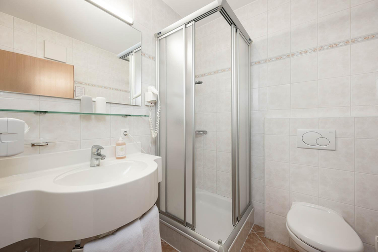 Bathroom 3, Hotel Ganslhof, Salzburg