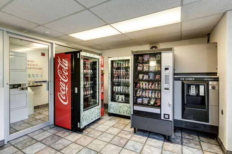 Food & Drinks, Motel 6 Spokane, WA – West, Spokane