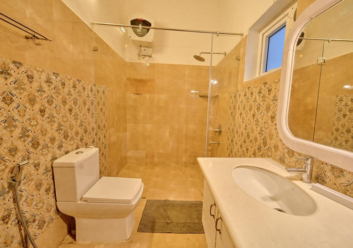 Bathroom, Emerald Stays Ooty by VOYE HOMES, The Nilgiris