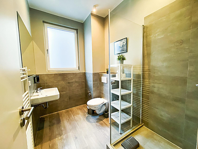 Bathroom 3, Liro Stadt Apartments, Krefeld