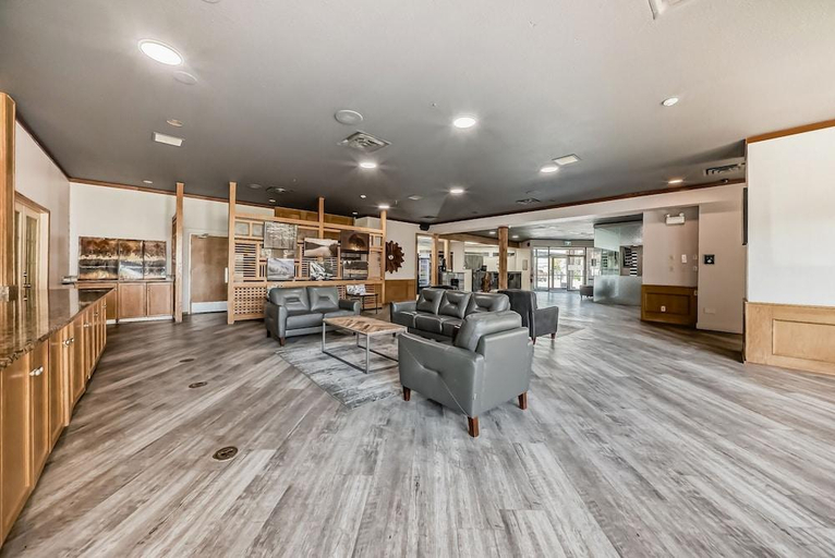 Others 4, Invermere Inn & Suites, East Kootenay