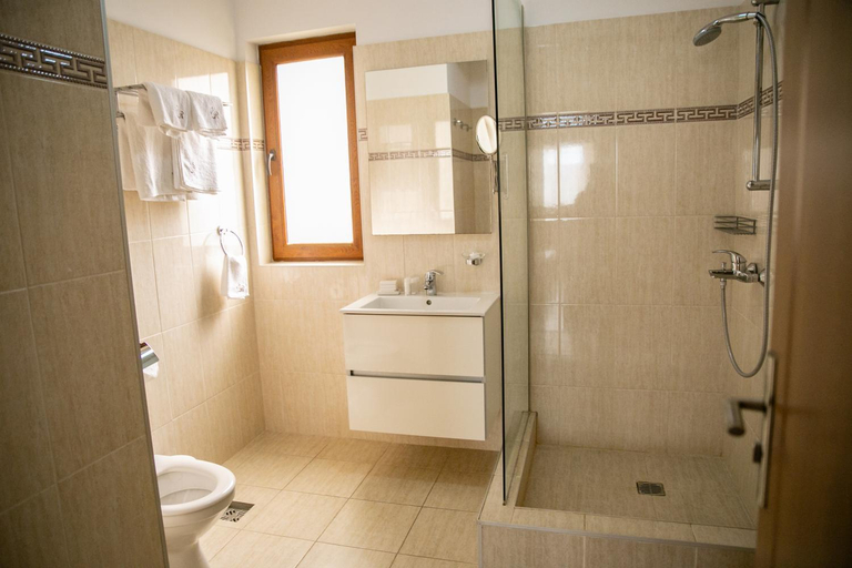 Bathroom 4, Hotel Rion, Mangalia