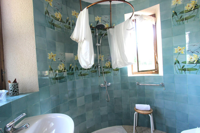 Bathroom 4, Chateau d'Island Avallon Vezelay, Yonne