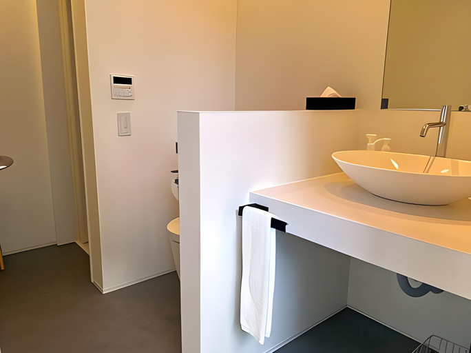 Bathroom 3, En- Hostel & Cafe bar, Amami