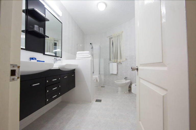Bathroom 4, La Palm Royal Beach Hotel, Accra