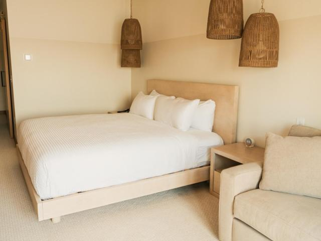 Bedroom 2, The Shoreline Hotel, Hennepin