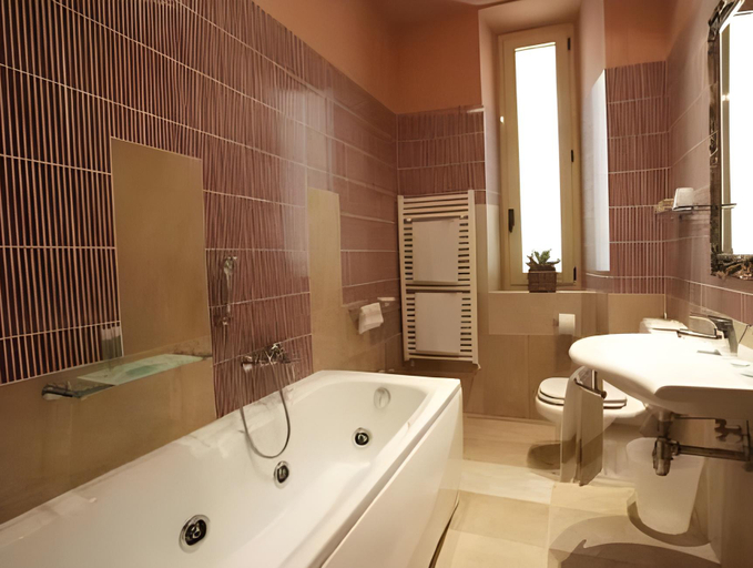 Bathroom 4, Hotel Giglio, Pistoia