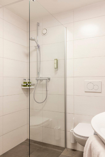 Bathroom 4, Vergeiner's Hotel Traube, Lienz