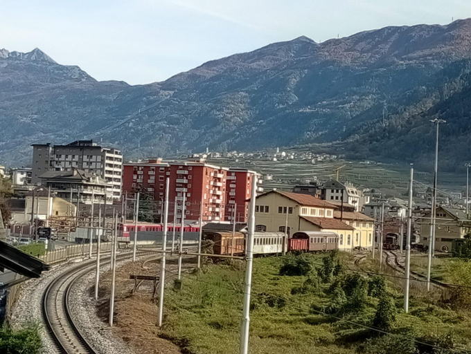 Others 2, Tirano Express Comfort 2P Appartamento spazioso con vista montagne, ideale per famiglie e gruppi, Sondrio