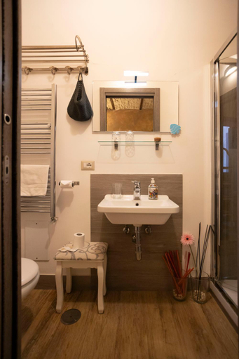 Bathroom 4, Quattro Bell Tower, Salerno