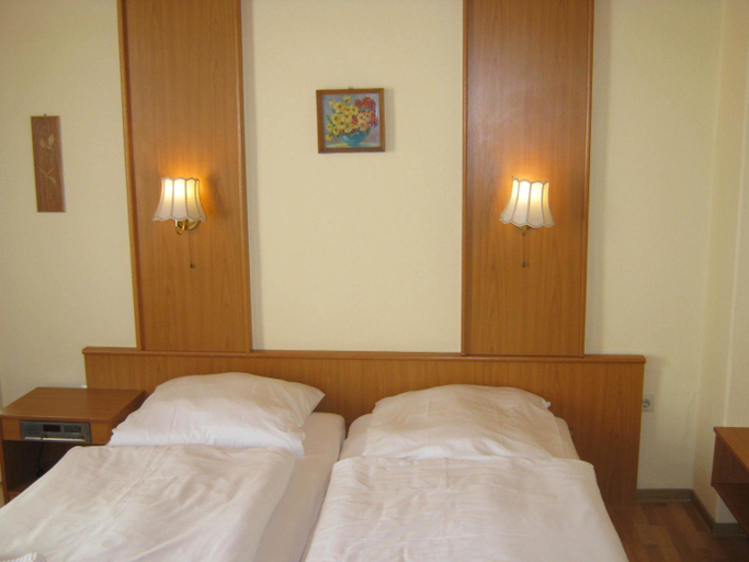 Bedroom 2, Landgasthof Schonecke, Gifhorn