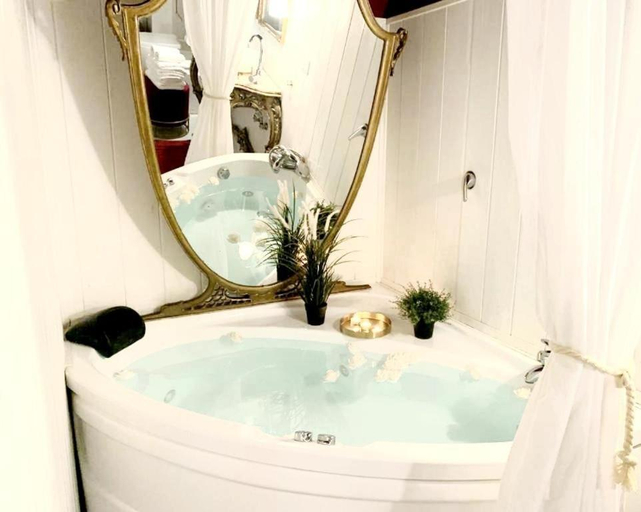 Bathroom 2, Morosoli Spa, Catania