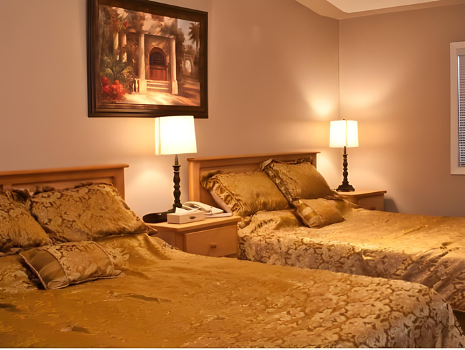 Bedroom 2, Misty Mountain Inn Suites, Division No. 18