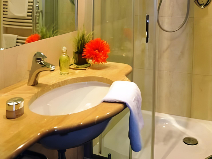 Bathroom 3, Hotel Lamm, Bolzano