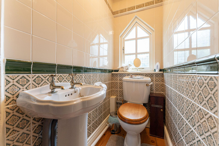 Others 2, Beautiful Cottage for 8 people - Free Parking, Staffordshire