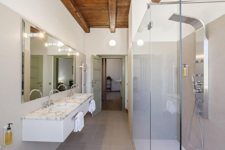 Bathroom 5, Palazzo Dragoni, Perugia