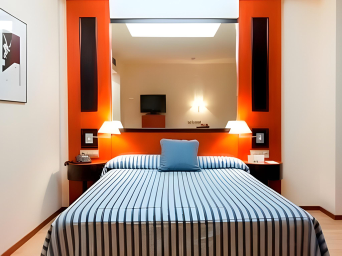 Bedroom 3, Hotel Olympia Valencia, Valencia